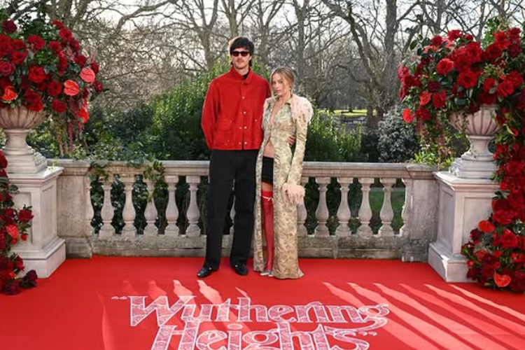 Margot Robbie Buat Tren Wuthering Heights