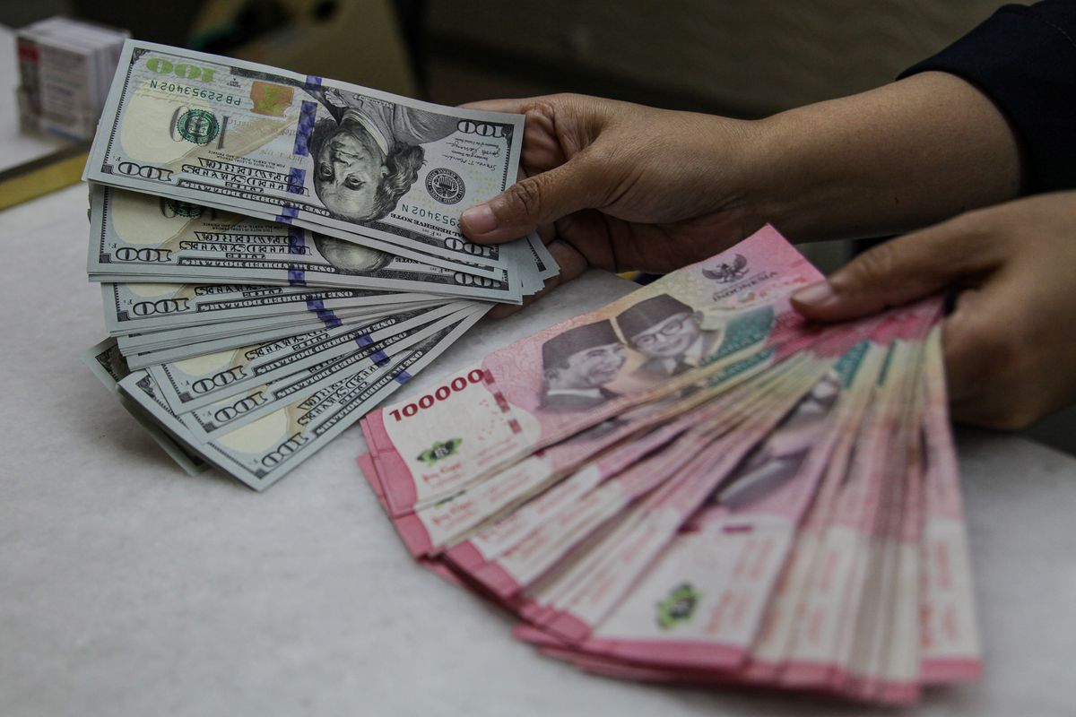 Warga Terpaksa Kurangi Pengeluaran Akibat Tekanan Ekonomi
