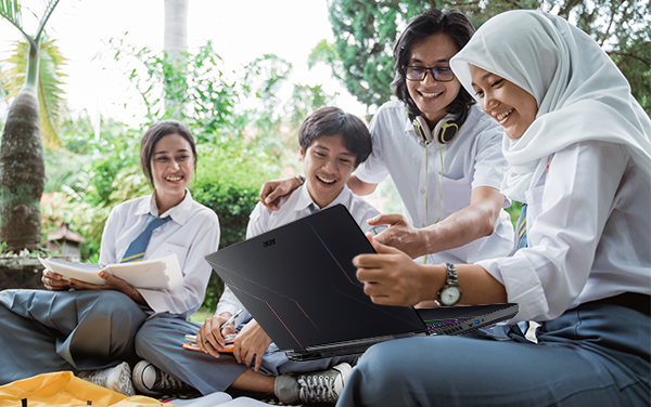 Memanfaatkan Teknologi Untuk Pendidikan, Pekerjaan, Kehidupan