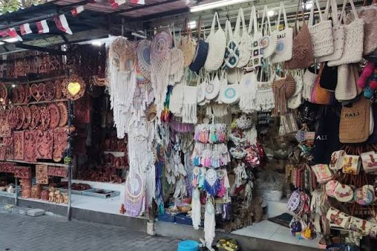 Pasar Seni: Tempat Bertemunya Karya Kreatif Dan Pengunjung