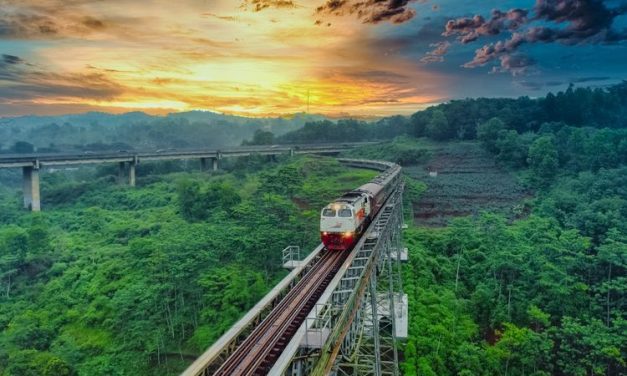 Perjalanan Kereta: Menikmati Sambil Melihat Pemandangan