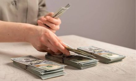 Pendidikan Finansial Remaja: Persiapan Menghadapi Masa Depan